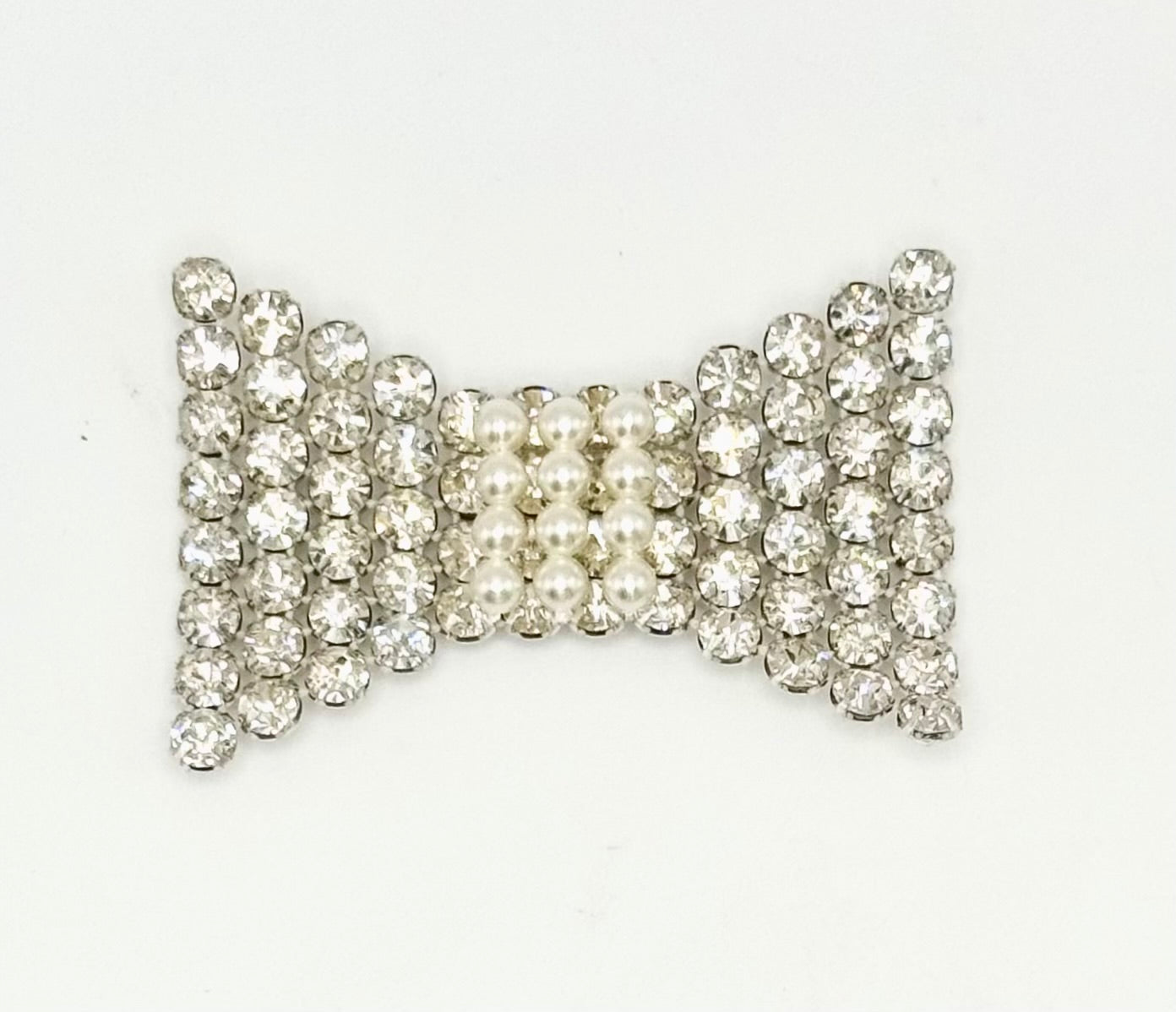 Moño con pedrería y perlas de 2.25" x 1.5"