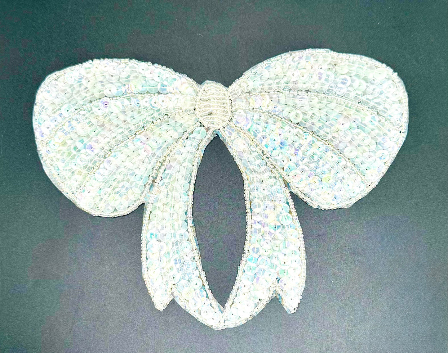 Lazo - Lentejuelas y abalorios iridiscentes 7.5" x 5.5"