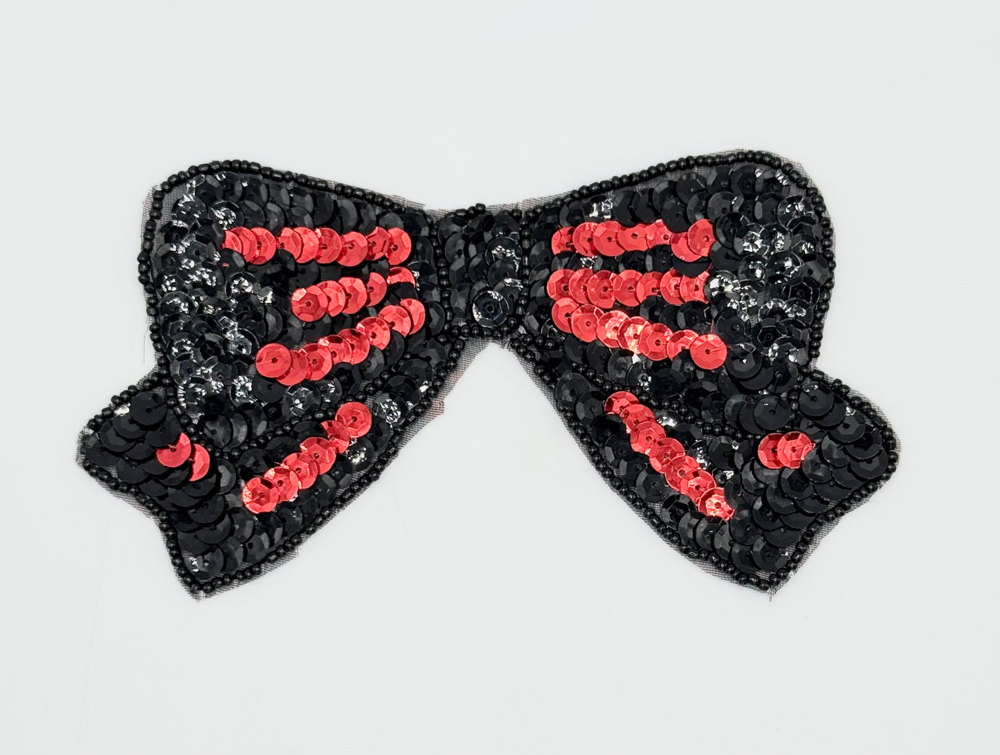 Lazo - Lentejuelas negras y rojas - Cuentas negras 5.75" x 3"