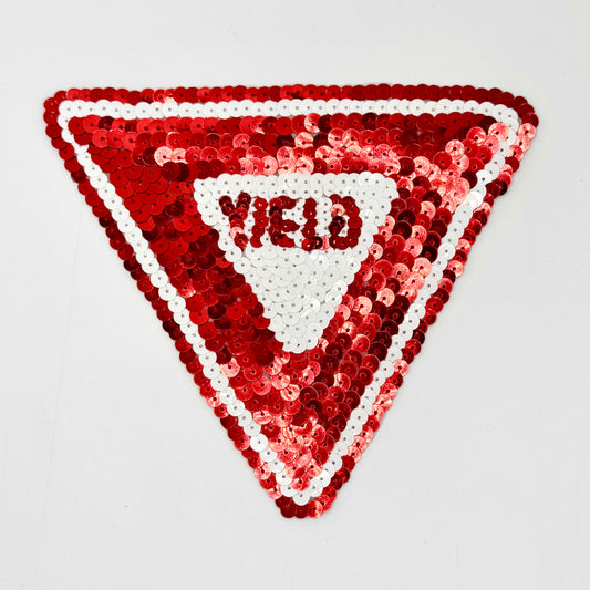 Señal de Ceda el Paso con Lentejuelas Rojas y Blancas 5.75" x 5"