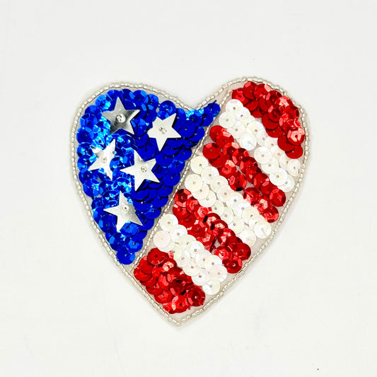Corazón de bandera hecho a mano con lentejuelas y cuentas rojas, blancas y azules de 3.5"