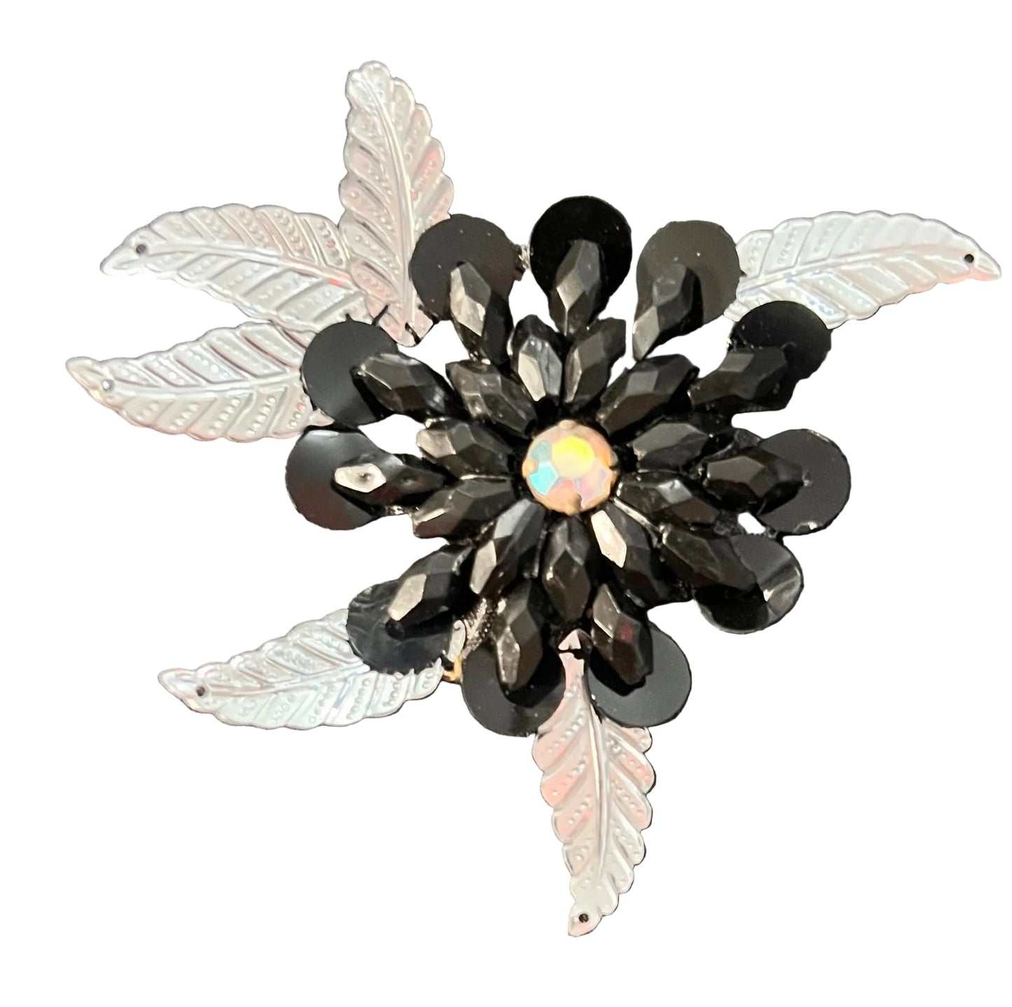 Flor con pétalos negros y hojas plateadas 3.5" x 3.5"