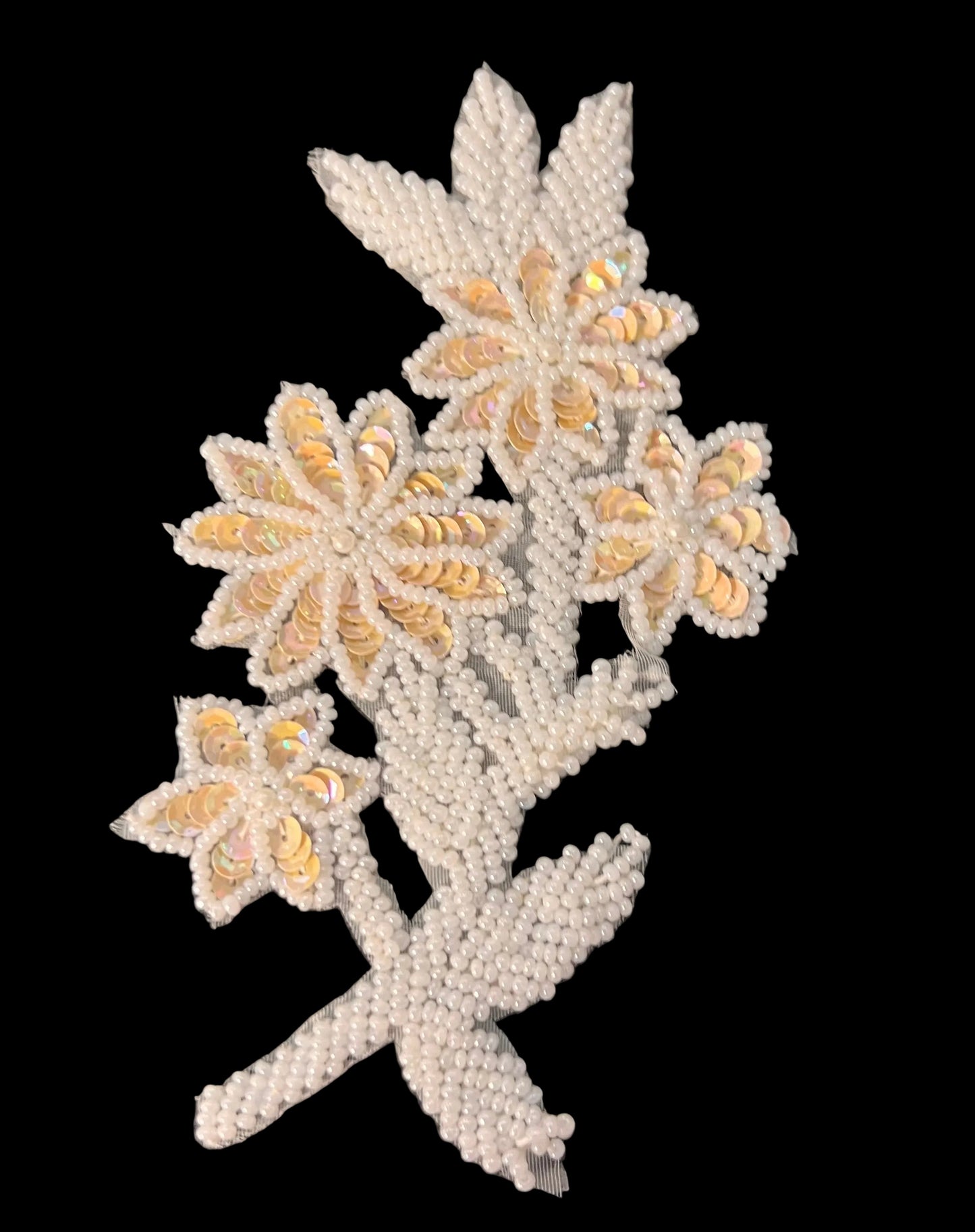 Flor con lentejuelas y cuentas de 15,2 cm x 8,9 cm, varios colores