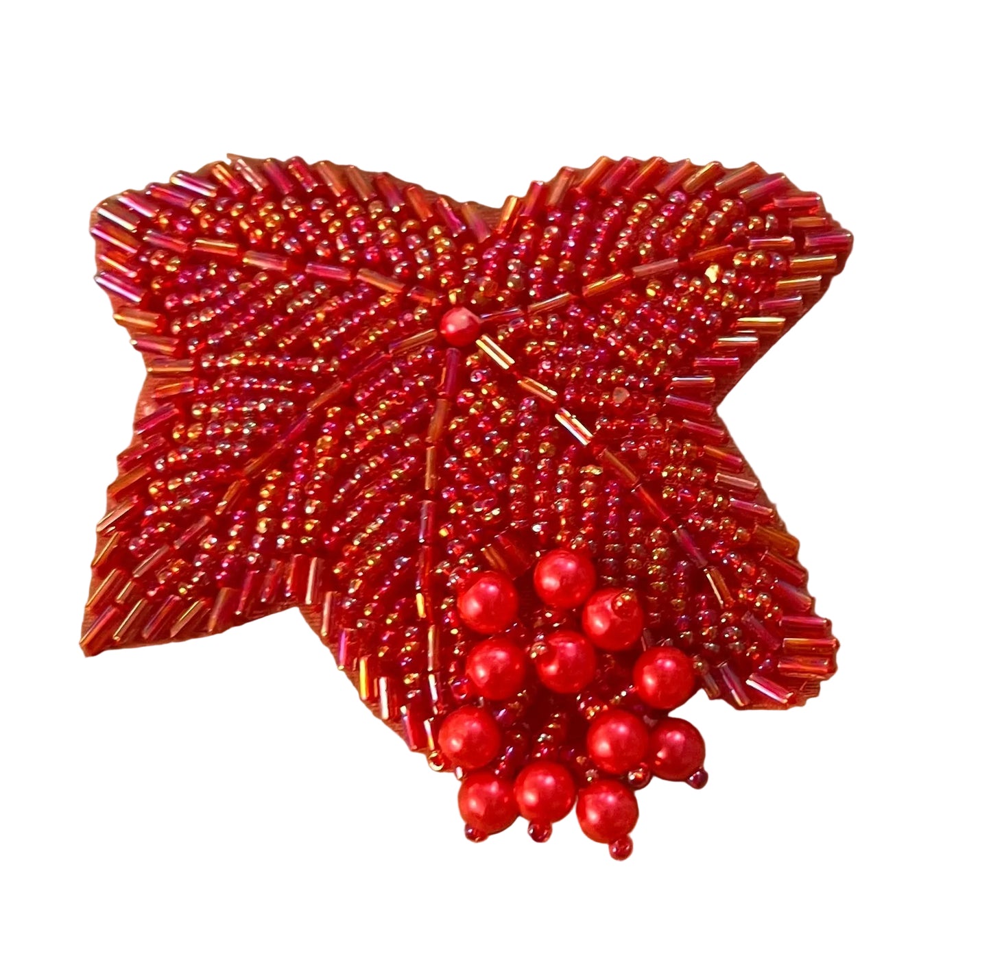 Acento de hoja con cuentas rojas 2.5" x 3"