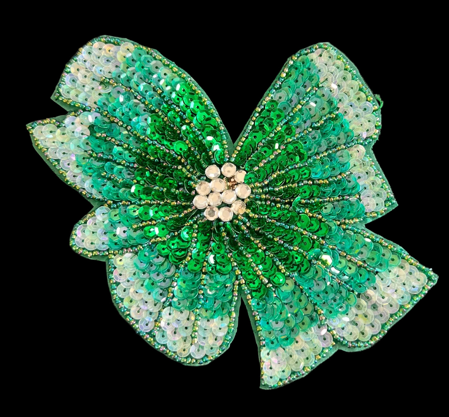 Aplique de flor con lentejuelas verdes y abalorios y pedrería plateados de 5" x 6"