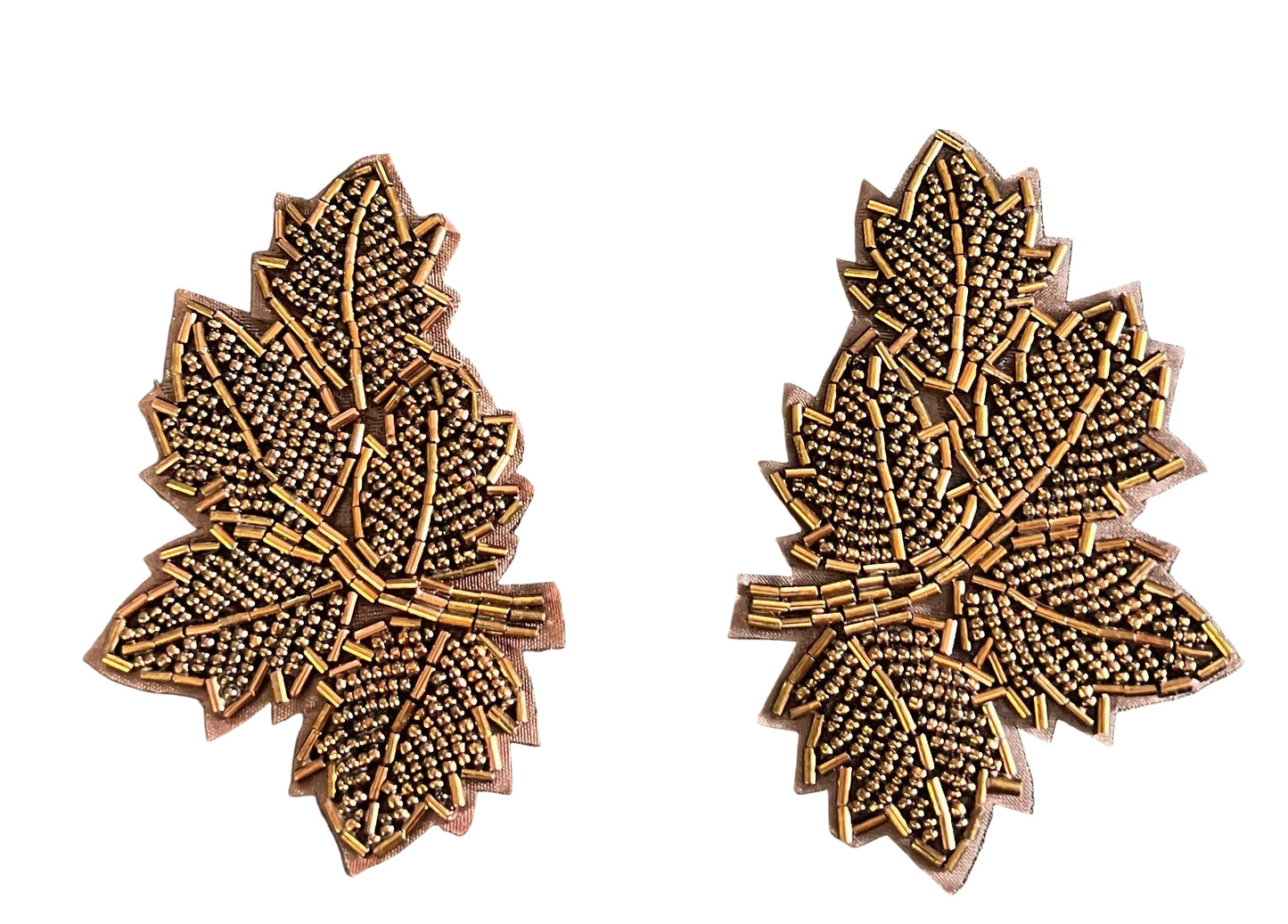 Par de hojas con cuentas de bronce 4" x 2.5"