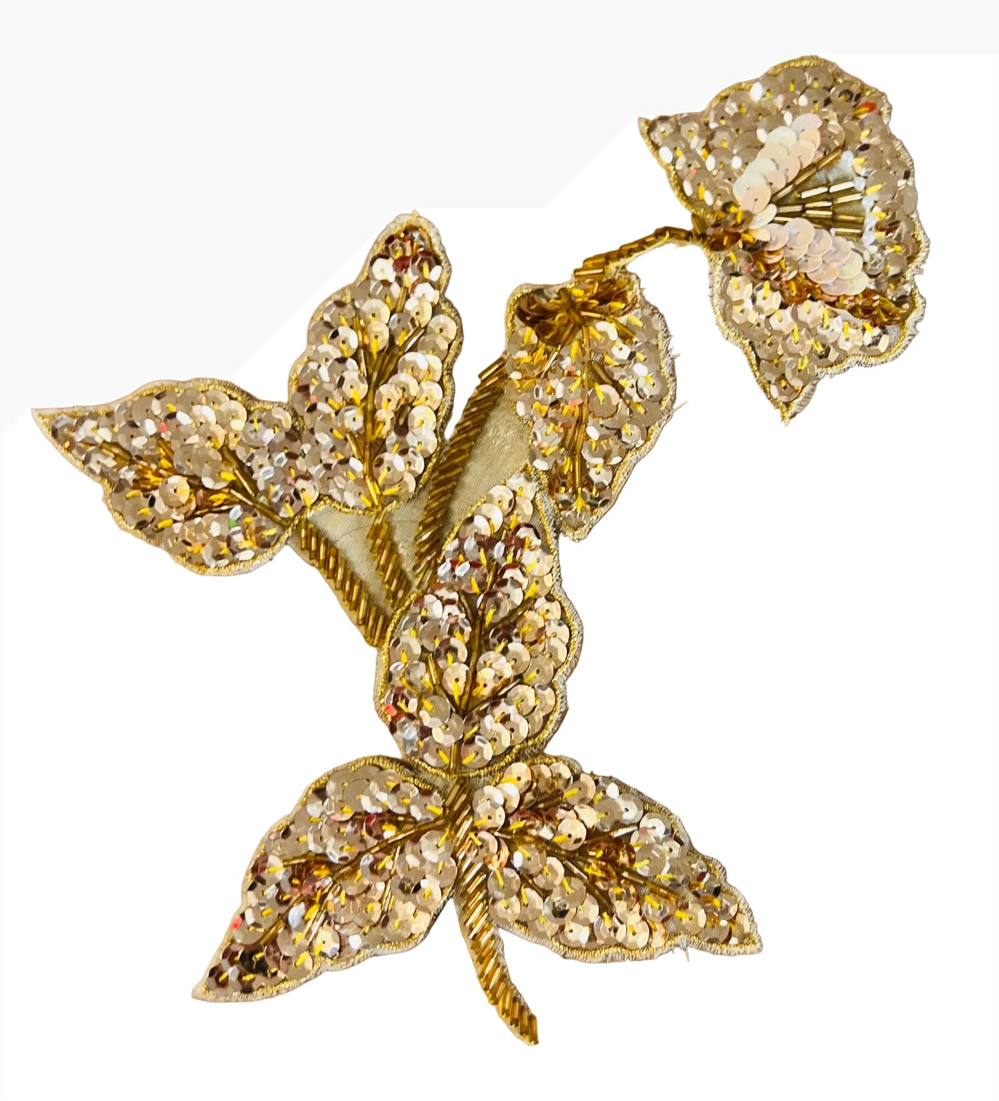 Flor de Diseño con Lentejuelas Doradas y Perlas 9" x 7.5"