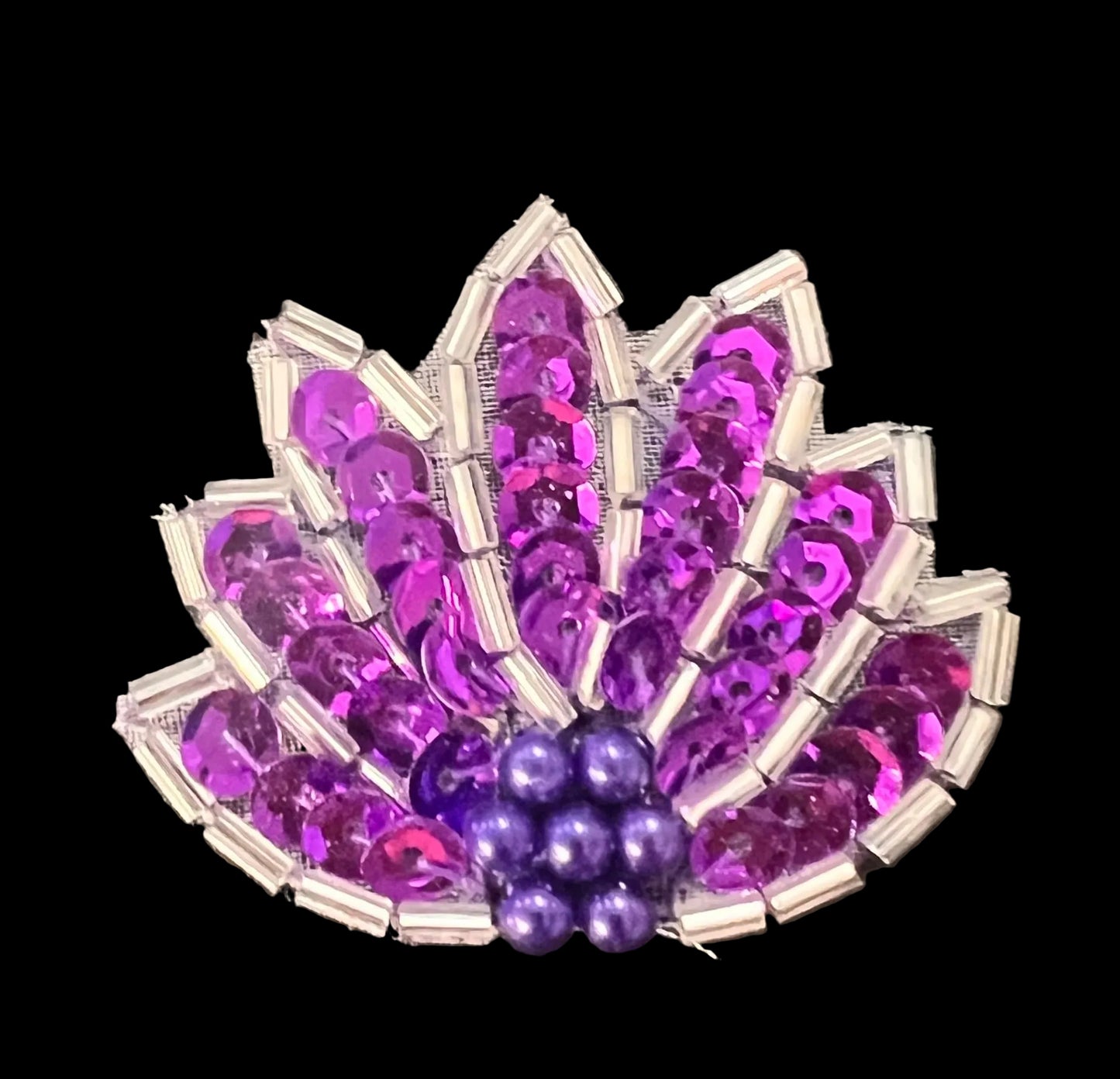 Hoja con lentejuelas moradas - Cuentas plateadas - 1.5" x 1.5"