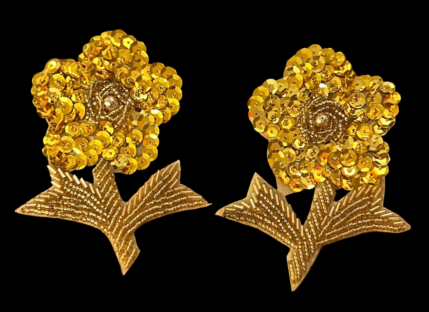 Par de flores doradas 3.5" x 2.5"