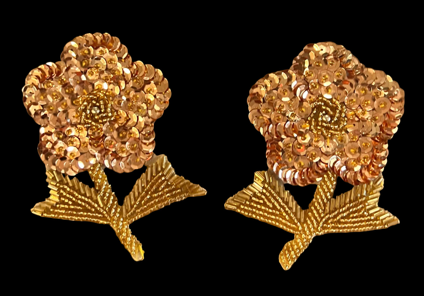 Par de flores doradas 3.5" x 2.5"