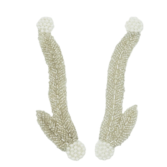 Par de hojas con cuentas de cristal plateado y perlas 6" x 2"