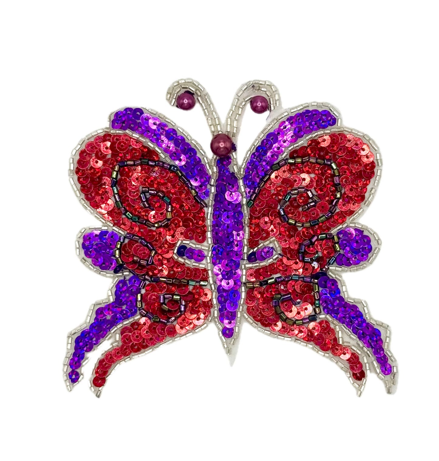 Aplique de mariposa de lentejuelas hecho a mano con lentejuelas rojas y moradas y cuentas plateadas de 10,8 cm x 10,8 cm