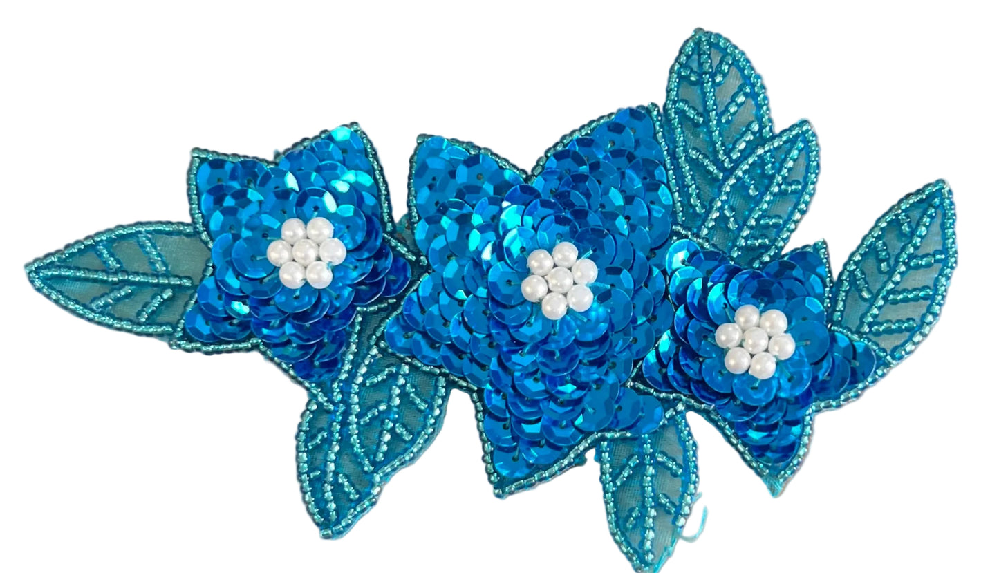 Triple ramillete de flores con lentejuelas y cuentas turquesas y centros de perlas 5.75" x 3.5"