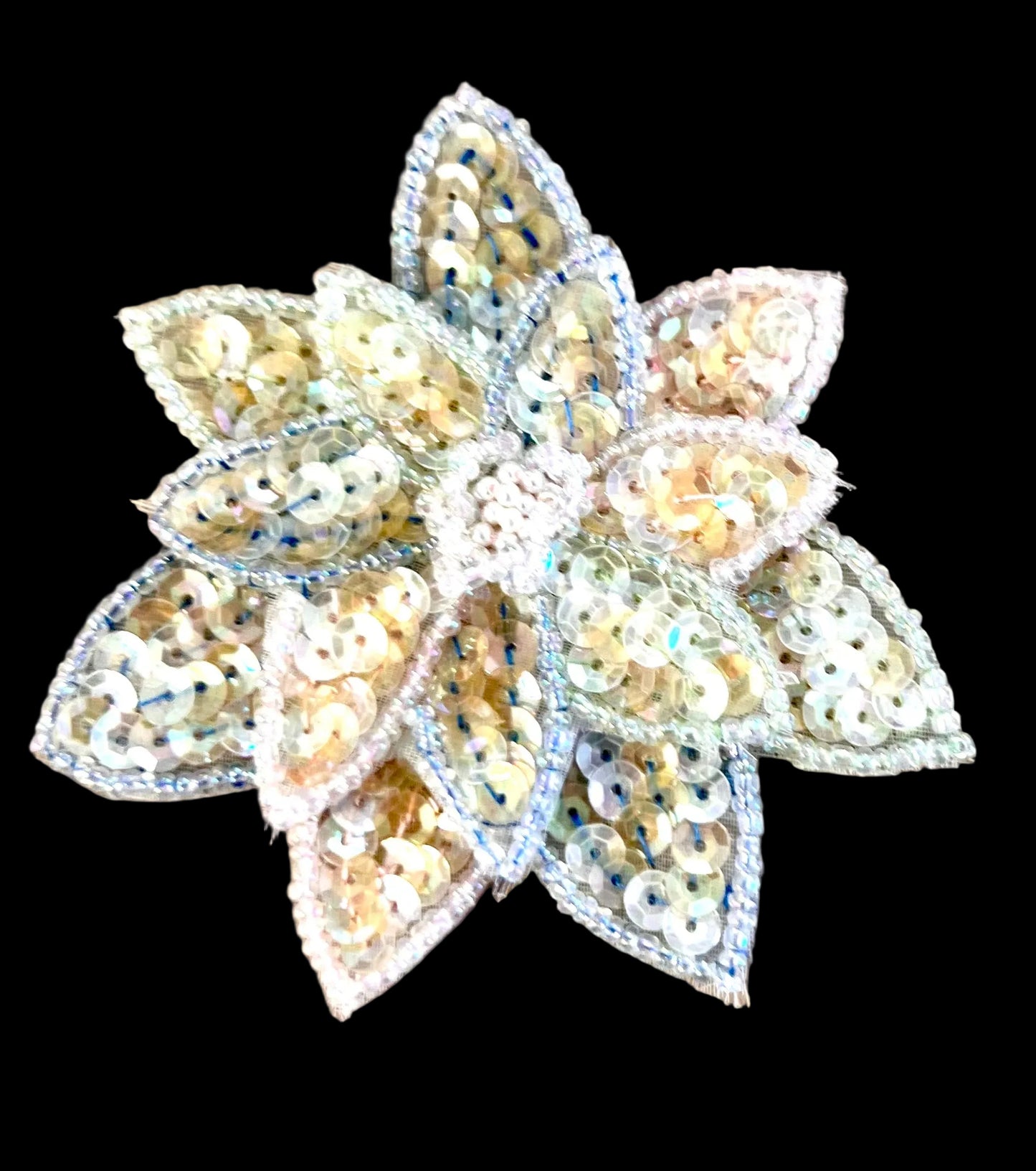 Flor con lentejuelas y cuentas multicolor de 5"