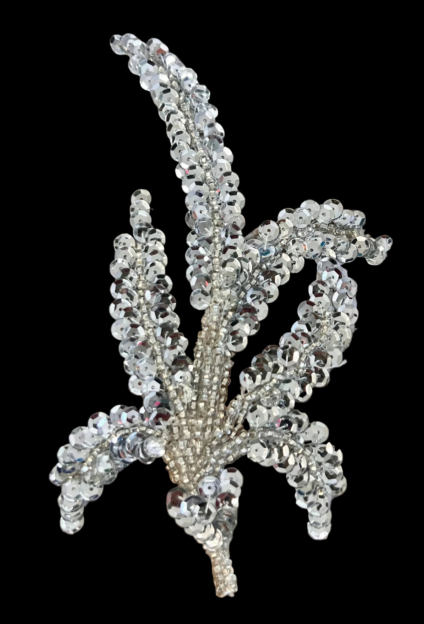 Hoja individual con lentejuelas y abalorios plateados 6" x 3"