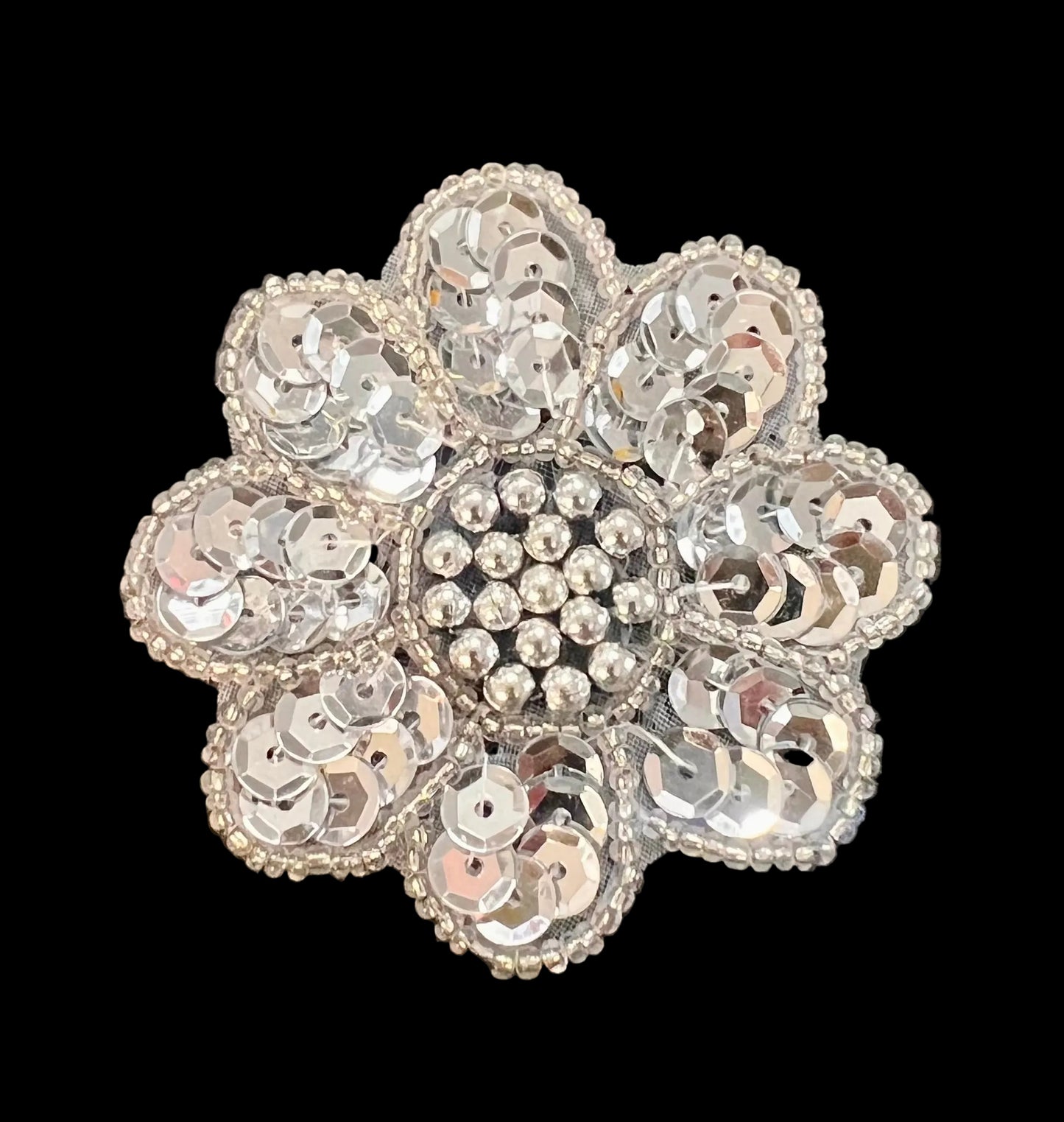 Flor Plateada Lentejuelas y Cuentas 2.5"