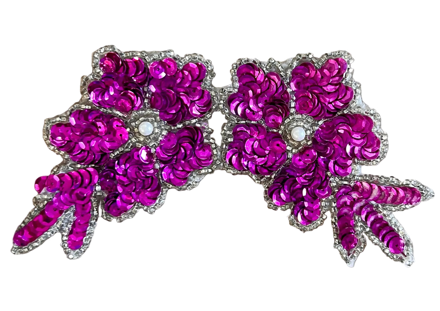 Flor Doble con Lentejuelas Granates, Cuentas Plateadas y Centros de Perlas 15.24 cm x 7.62 cm