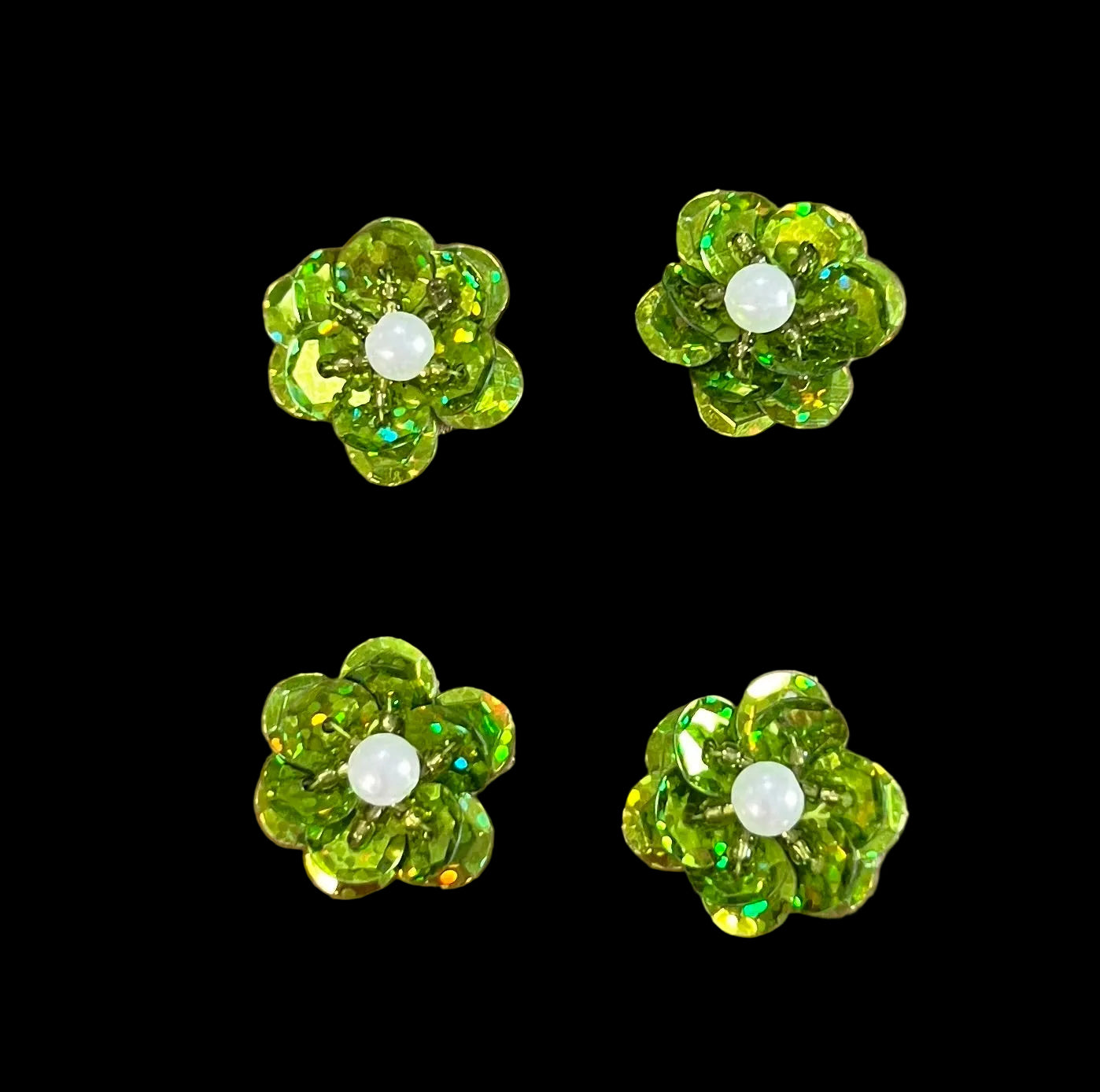 Juego de 5 flores de lentejuelas verdes brillantes con centro de perla de 1"