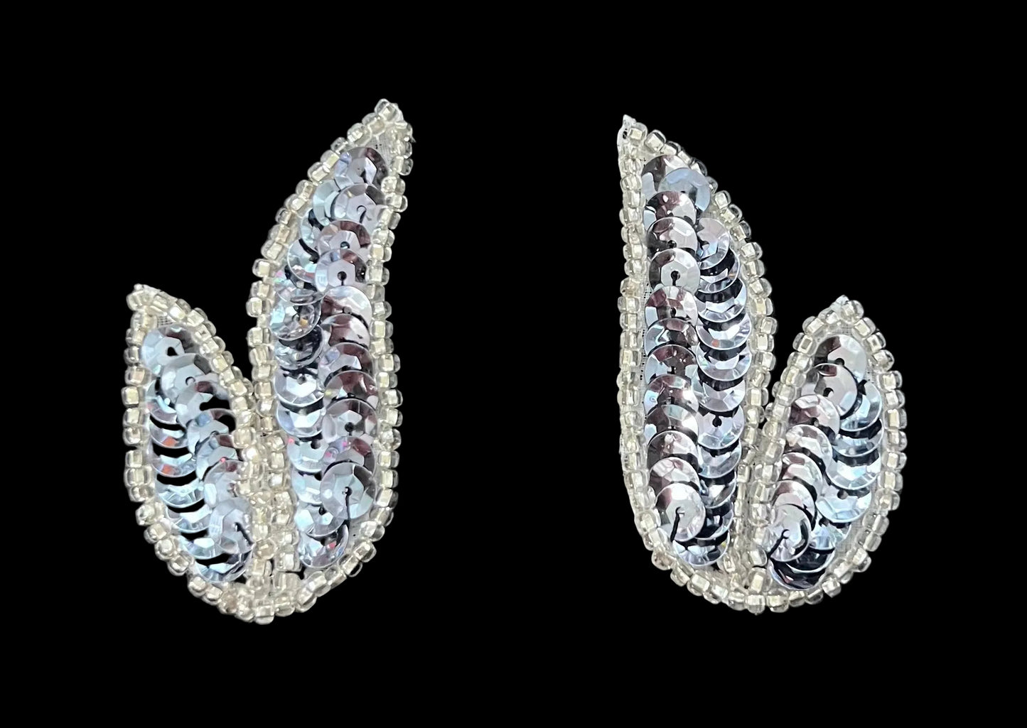 Par de hojas con lentejuelas plateadas y abalorios 5,7 cm x 3,2 cm