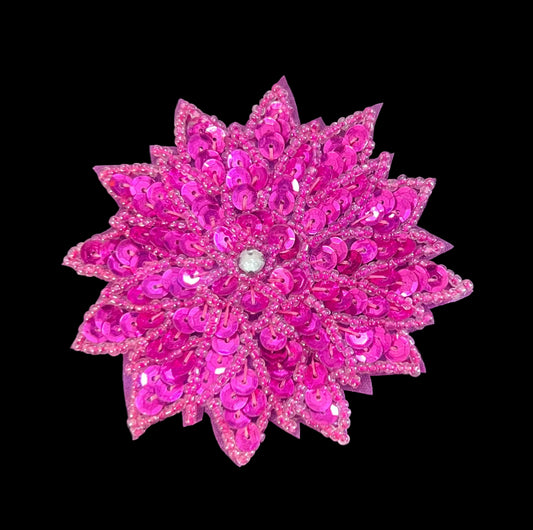 Flor con lentejuelas fucsia, cuentas y centro de pedrería 7,6 cm x 7,6 cm