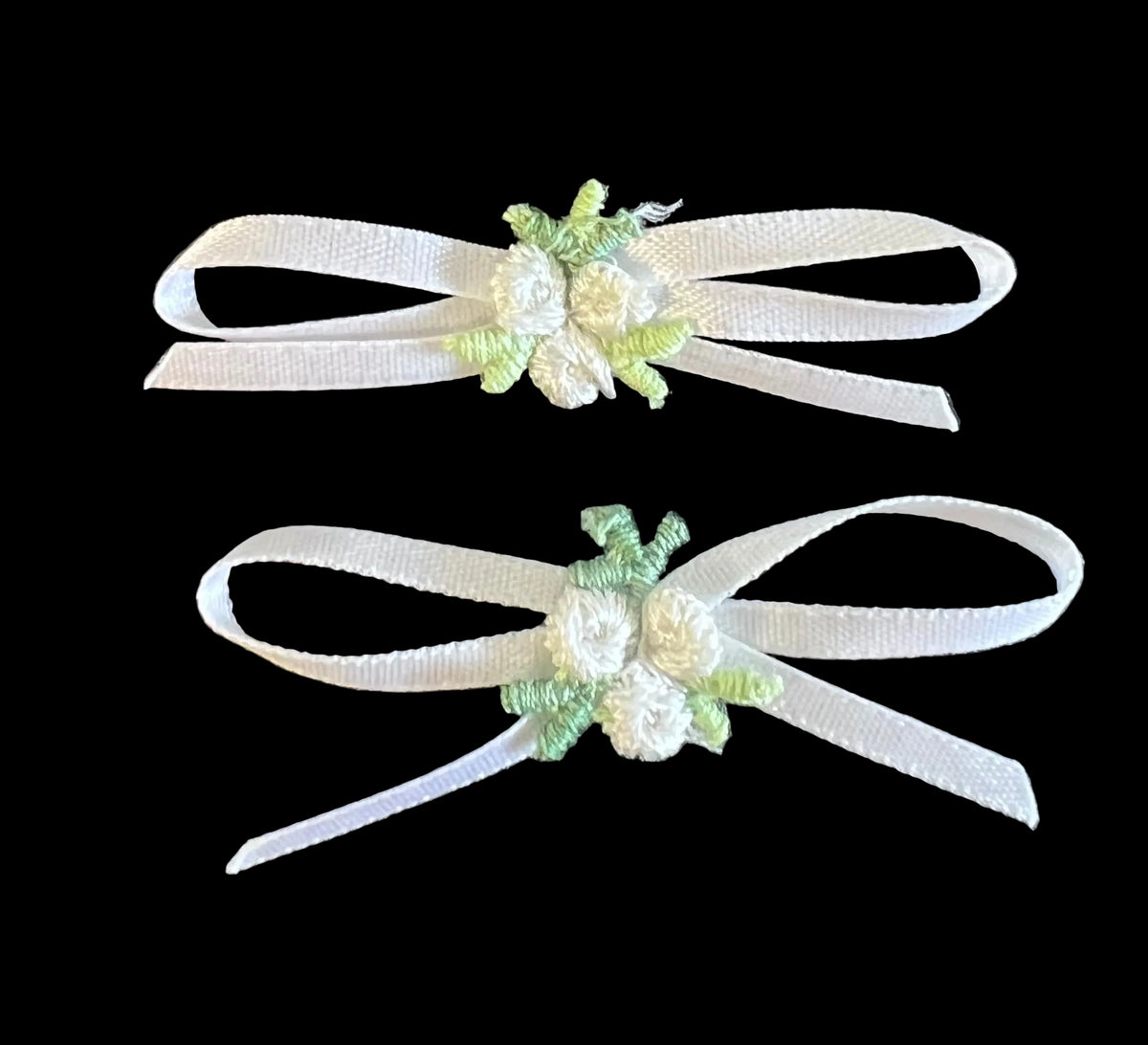 Flor Juego de 2 Bordado Blanco Verde con Lazo de Cinta 2" x 1"