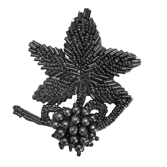 Flor de charretera con lentejuelas y cuentas negras de 2.5" x 3"