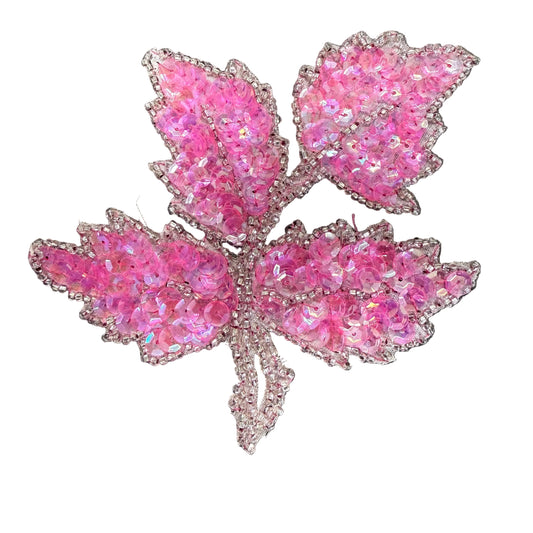 Hoja sencilla con lentejuelas iridiscentes rosa brillante y abalorios plateados de 10 x 7.5 cm