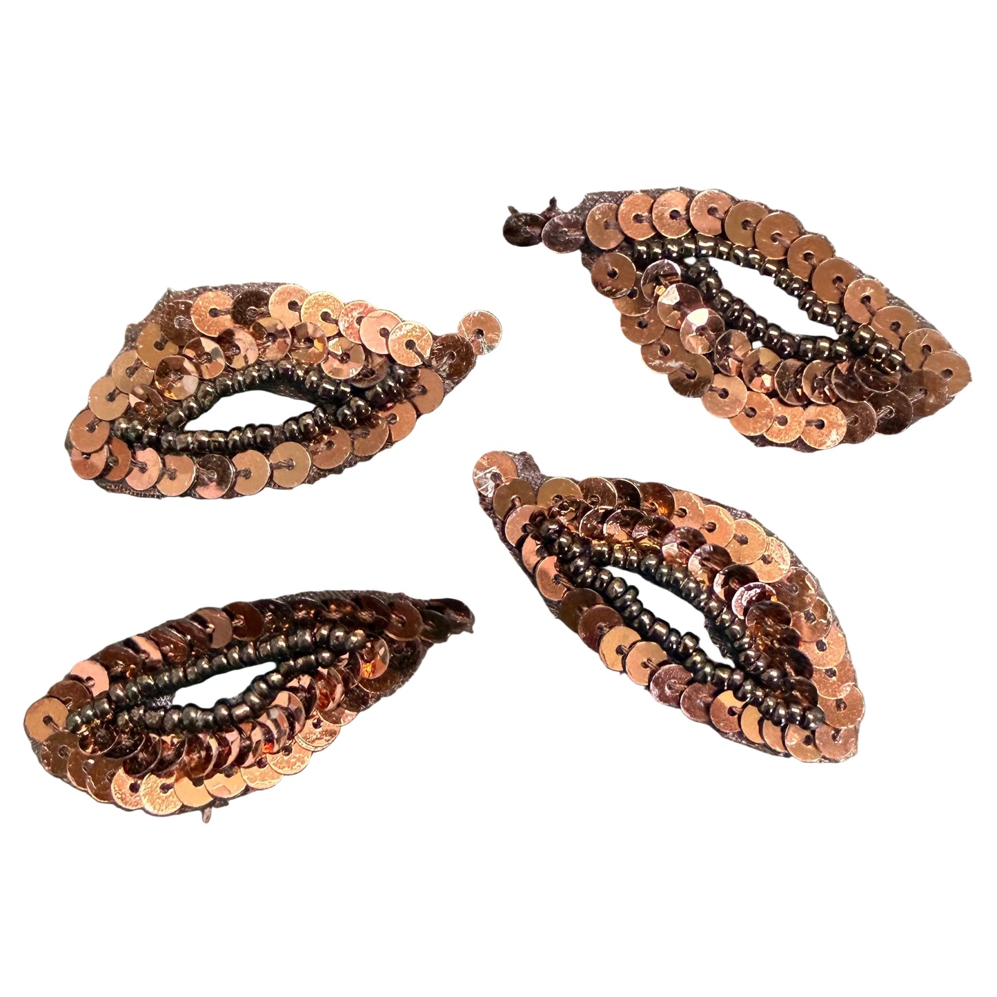 Juego de cuatro hojas con lentejuelas y cuentas de bronce de 3,8 cm x 2,2 cm