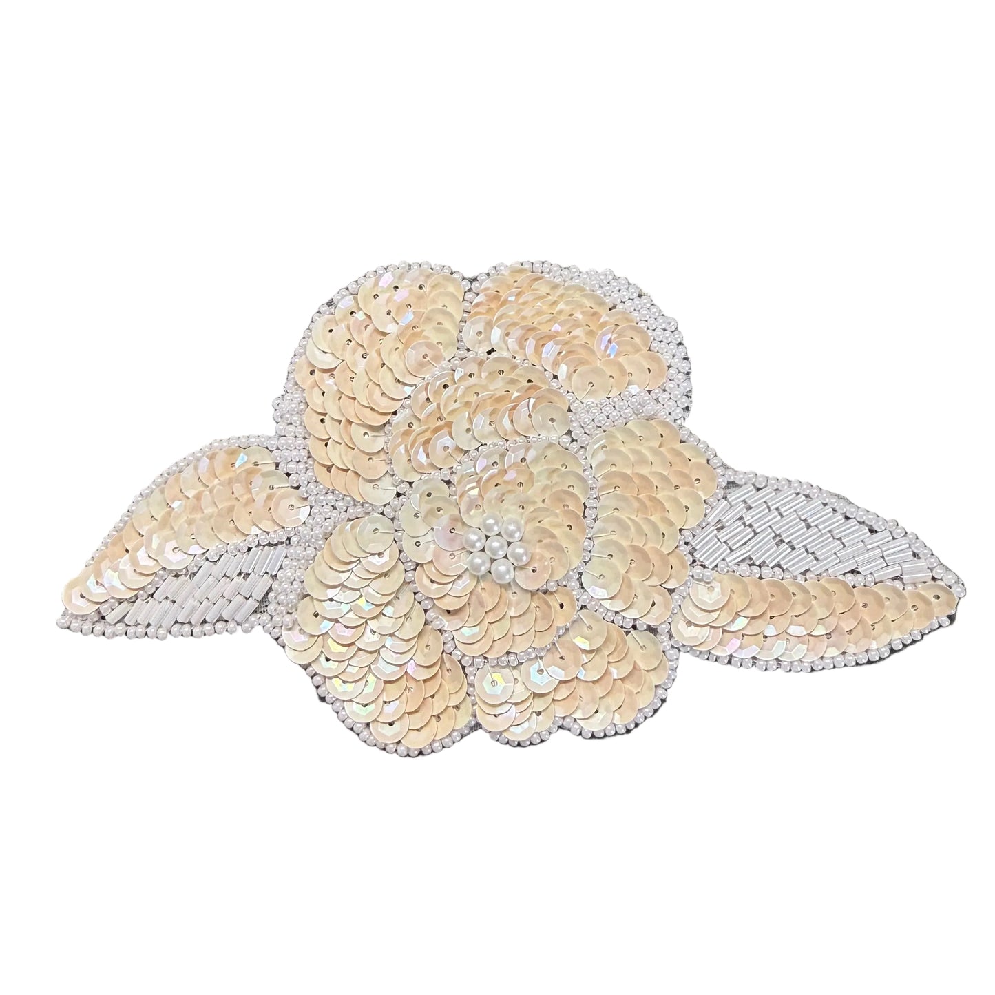 Flor con lentejuelas y cuentas blanquecinas de 3.5" x 6"