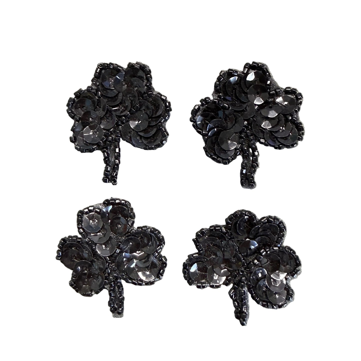 Trébol de Cuatro Hojas con Lentejuelas Negras y Cuentas 1.5"