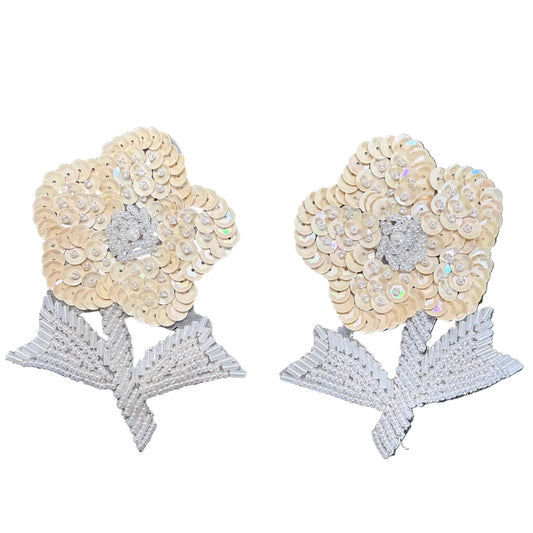 Par de flores con lentejuelas crema y cuentas blancas 10 x 7,5 cm