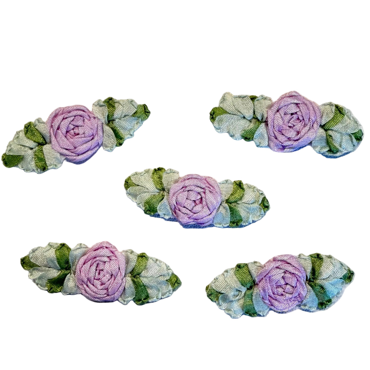 Adorno de flor morada con dos hojas de 1.5"