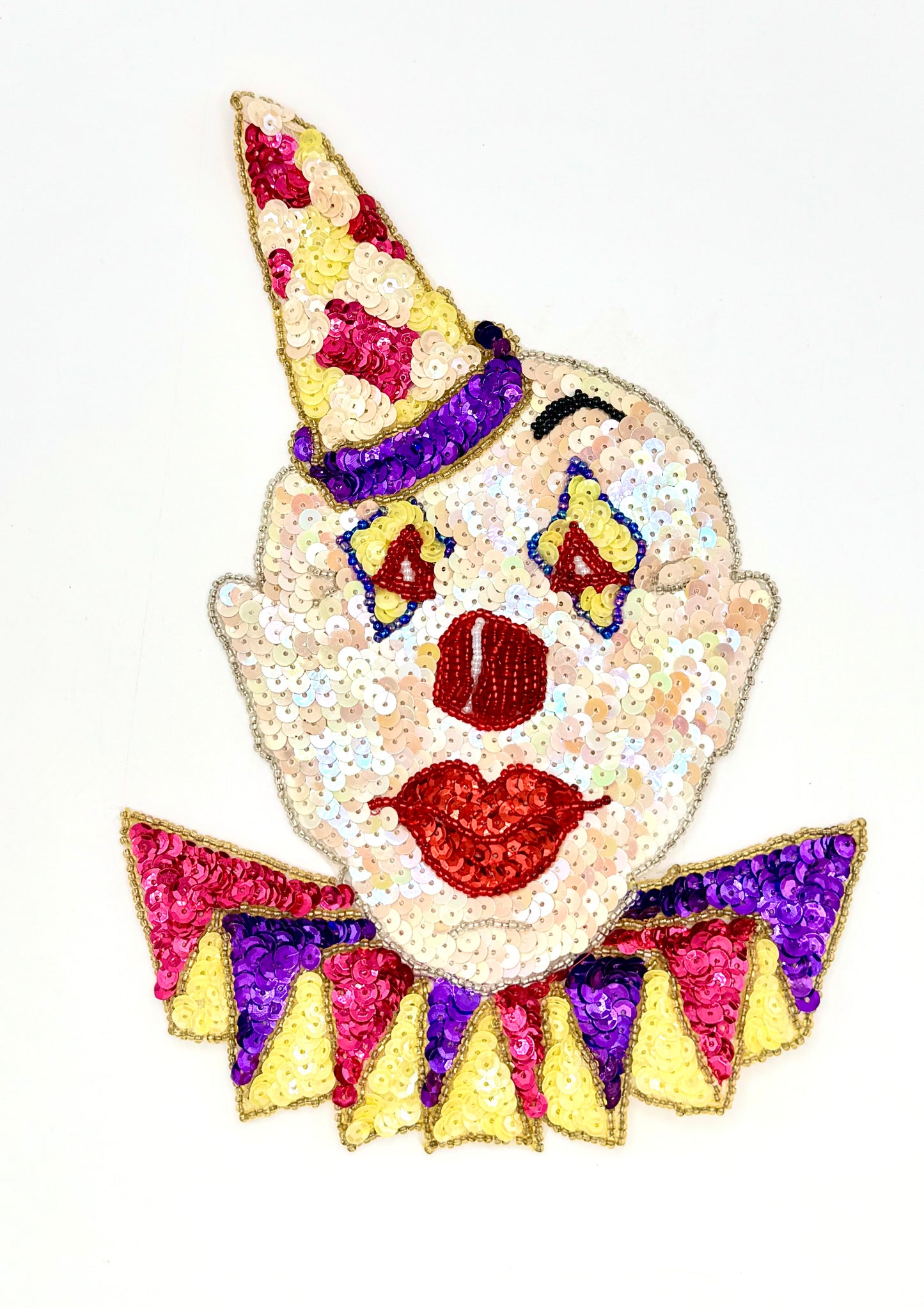 Payaso grande con lentejuelas y cuentas multicolores de 9.25" x 6.25"