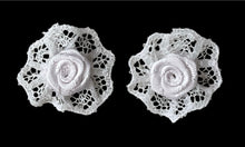 Load image into Gallery viewer, Flower Pair of White Lace Flowers 1&quot;