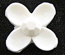 Load image into Gallery viewer, Button Flower White 3/4&quot;