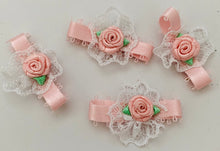 Load image into Gallery viewer, Flower set of 5 satin and lace 1&quot;