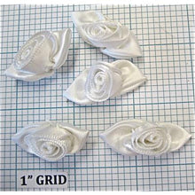 Load image into Gallery viewer, Flower set of 5 white silk 1/2&quot;